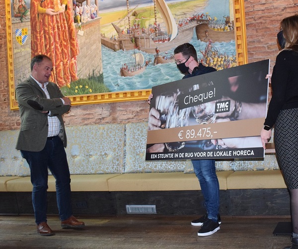 TMC overhandigt 89475 aan lokale horeca